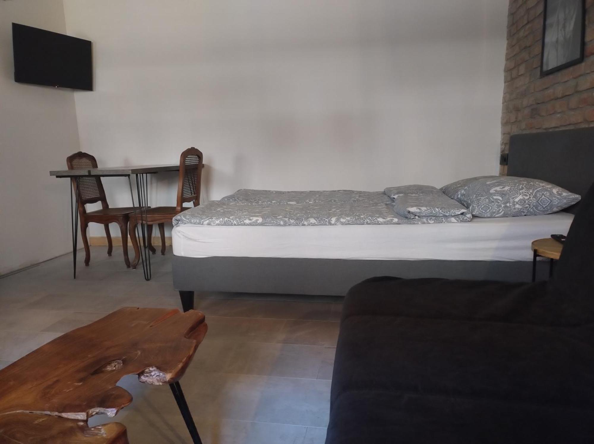 Motyl Apartamenty Studio Lub Pokoj Z Lazienka Битом Екстер'єр фото
